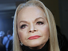 Известный певец пристроился сзади к Ларисе Долиной на глазах у шокированной публики