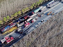 Почти 30 грузовиков столкнулись на китайской трассе - погибли 9 человек