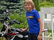 8-летнему Александр Плющенко подарили байк за успехи в спорте — Видео