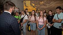 Около 100 школьников из ЛНР посетили Музей Победы