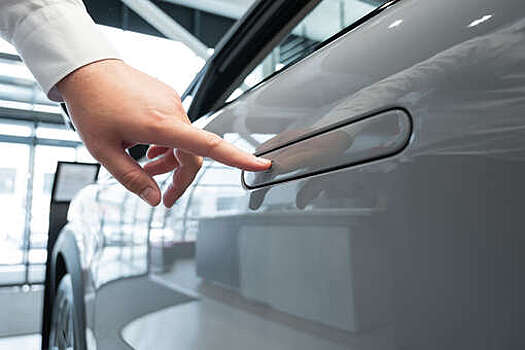 Китай запретит автомобильные дверные ручки в стиле Tesla