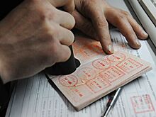 Китай приостановил въезд из России по визам