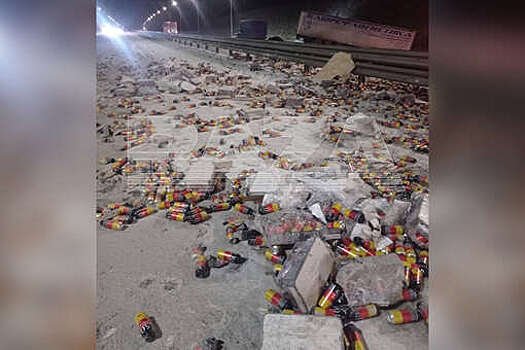 В Башкирии ищут мужчин, набравших пива из разбившейся фуры