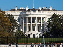 В США водитель врезался в ворота Белого дома, когда там находился Трамп