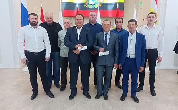 9 жителей Кореневского района получили удостоверения «Почетный житель приграничья»