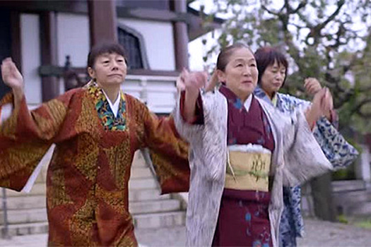 Японские пенсионерки в кимоно станцевали хип-хоп