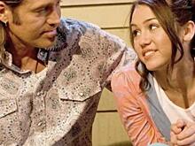 На фоне многолетнего конфликта отец Майли Сайрус опубликовал фото с певицей в день её 33-летия