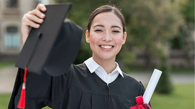В Сети набирает популярность услуга девушки на выпускной