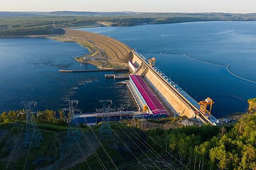На Богучанской ГЭС наградили лучших работников