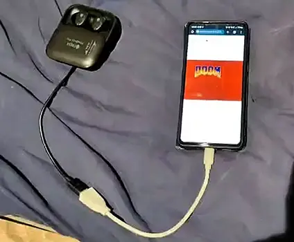 Разработчик запустил Doom на беспроводных наушниках без экрана