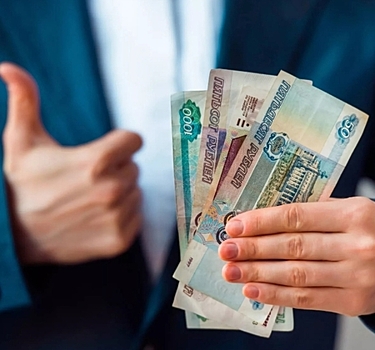 Кому повысят зарплаты в 2022 году в России