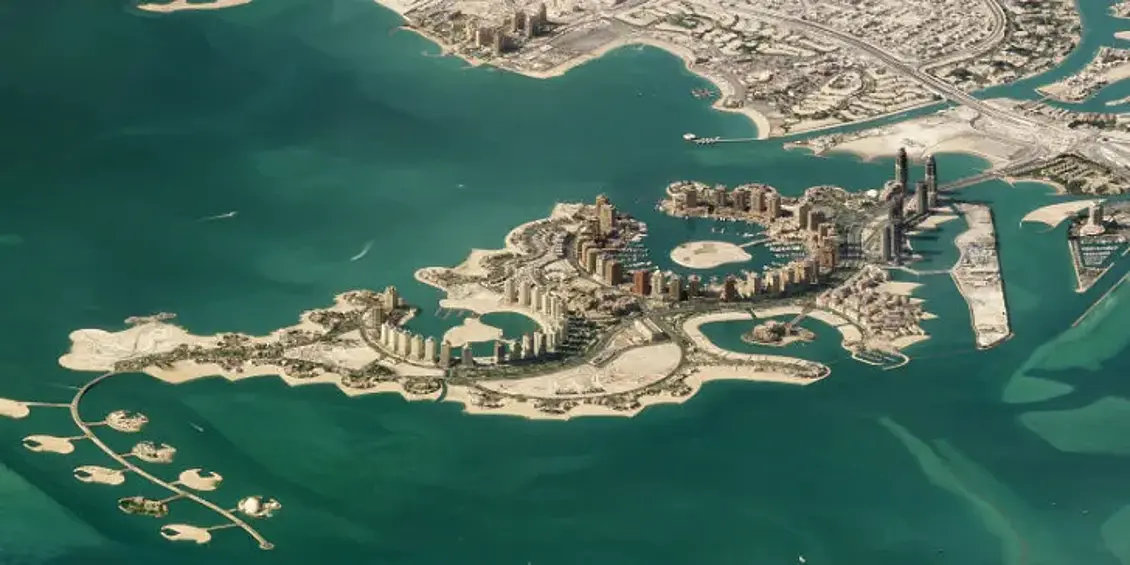 Доха, Катар. Жемчужина Катара — искусственный остров на мелководье Персидского залива.