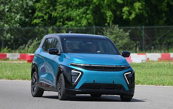 В России начались продажи электрокаров «Атом»