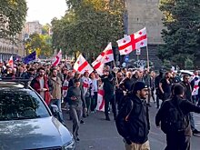 Pirveli: протестующие в Тбилиси ворвались во двор резиденции президента Грузии