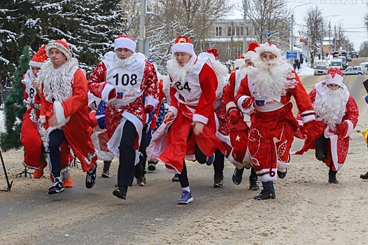 Деды Морозы устроили новогодний забег в Калужской области