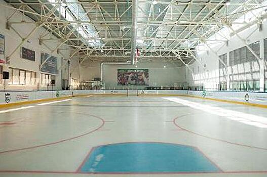 В Грозном открыли крытый хоккейный каток