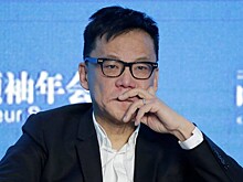 Миллионер бросил жену и женился на 61-летней