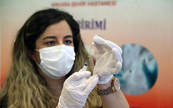 Россияне смогут привиться Pfizer в Турции