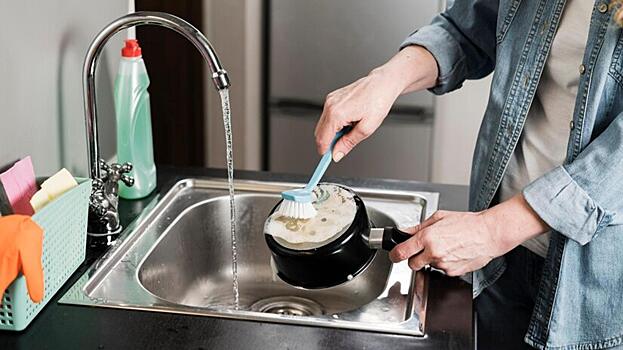 Назван эффективный способ устранить неприятный запах из слива