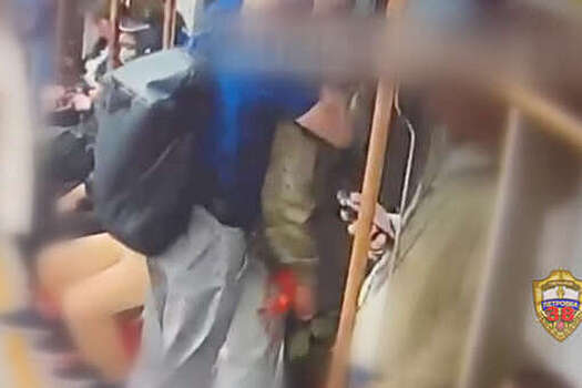 В Московском метро один пассажир напал на другого с ножом и попал на видео