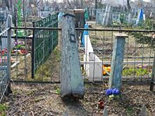 Упавшее дерево повредило могилы в Сосновском районе