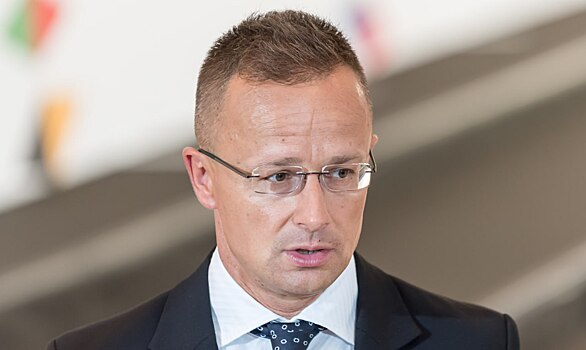 Сийярто прокомментировал обвинения в адрес Венгрии в визовых послаблениях для РФ