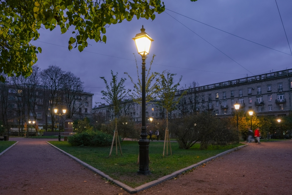 В сквере Шевченко модернизировали систему наружного освещения