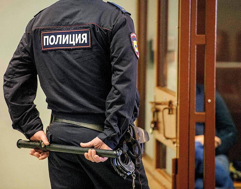Россиянина осудили на три года за нападение на полицейского