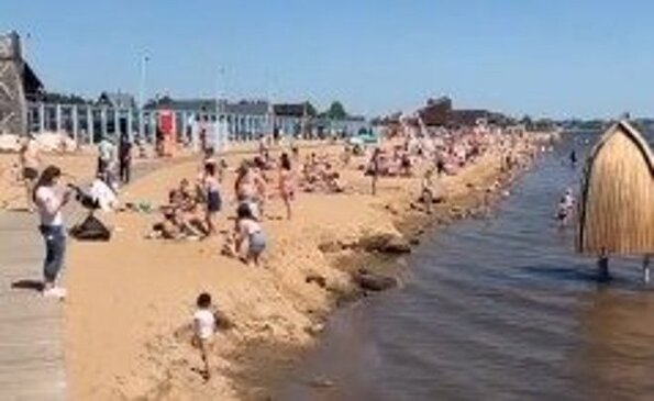 На пляже "Камское море" в Лаишево засняли толпы отдыхающих — видео