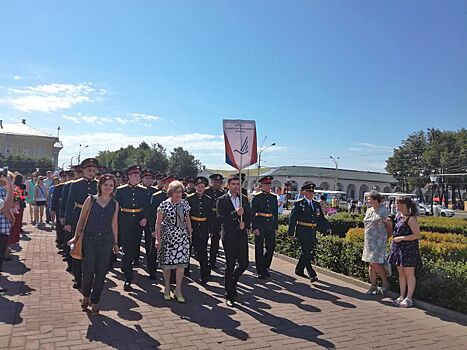 Впервые в истории Костромы 1500 выпускников КГУ получили дипломы на «сковородке»