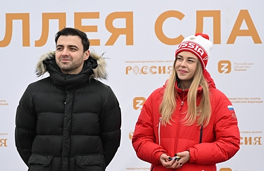 «Аллея славы» на ВДНХ пополнилась новыми стелами в честь чемпионов водных видов спорта