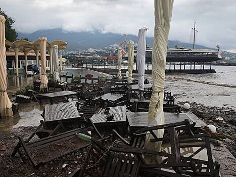 Ялтинские пляжи восстанавливаются после стихии