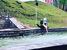 В Кирове мужчина «открыл» купальный сезон в фонтане