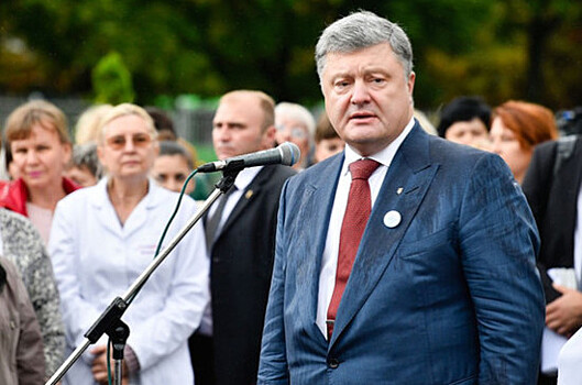 Соратники Порошенко охраняют трибуну Рады перед рассмотрением законопроектов о Донбассе