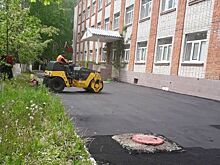 Возле здания роддома в Сердобске заасфальтирована территория