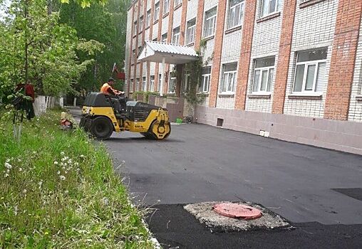 Возле здания роддома в Сердобске заасфальтирована территория