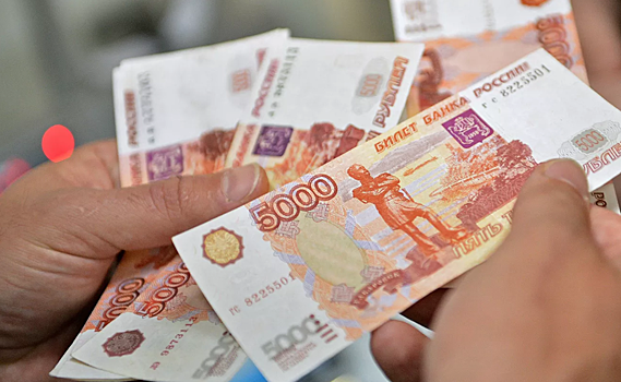 Почти 19 000: кто получит крупную выплату в декабре