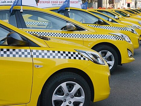 В СФ заявили, что самозанятым таксистам не придется менять иномарки на отечественные авто