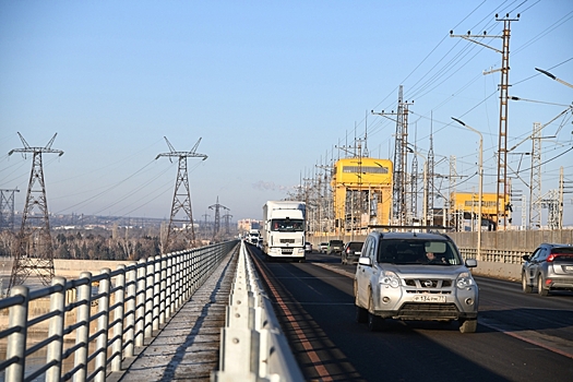 На мосту через Волжскую ГЭС тестируют реверсивное движение