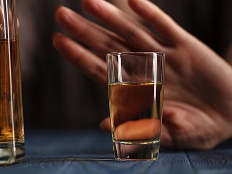 Нутрициолог рассказал, можно ли гипертоникам пить алкоголь