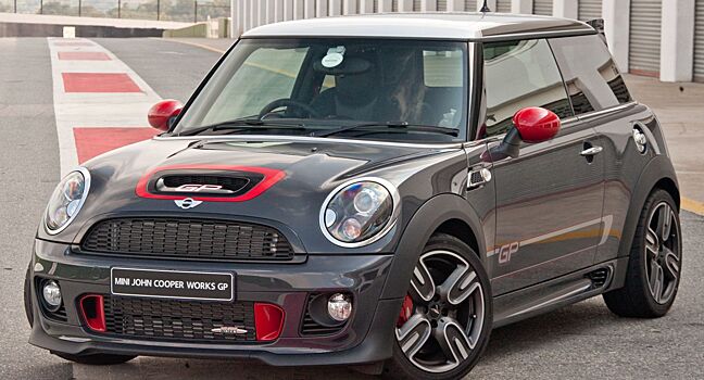 Обзор мощного MINI John Cooper Works