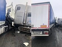 На трассе под Волгоградом столкнулись две фуры