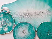 Украшения и предметы интерьера из смолы показали мастера из Челябинска