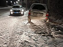 Водитель Lada Kalina госпитализирован после встречи со столбом в Саратове