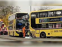 В Манчестере столкнулись 2 больших автобуса, есть пострадавшие