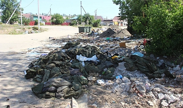 Выброшенные на мусорку бушлаты обсуждают в Камышине Волгоградской области
