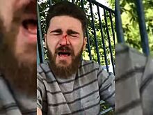 Москвич сломал нос пешеходу, которого перед этим чуть не сбил на тротуаре