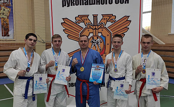 По медали взяли на соревнованиях рукопашники из Карасука