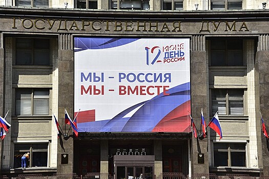 «С грозами и дымкой»: москвичей предупредили о «мрачной» погоде в День России