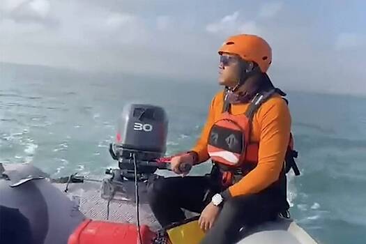 Турист исчез в океане на глазах у друзей на Бали во время сильного шторма